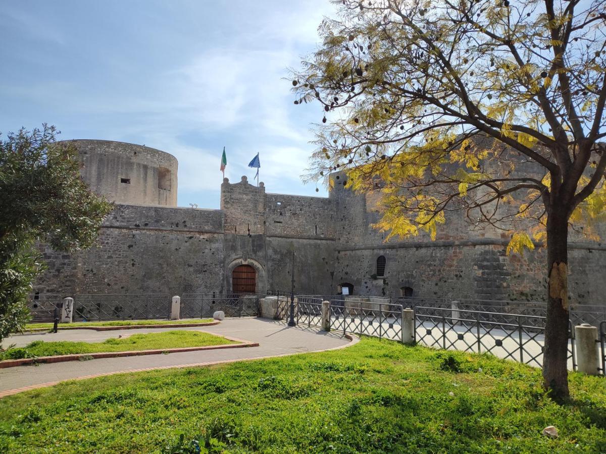 Dimora Della Marchesa - Al Duomo Apartamento Manfredónia Exterior foto